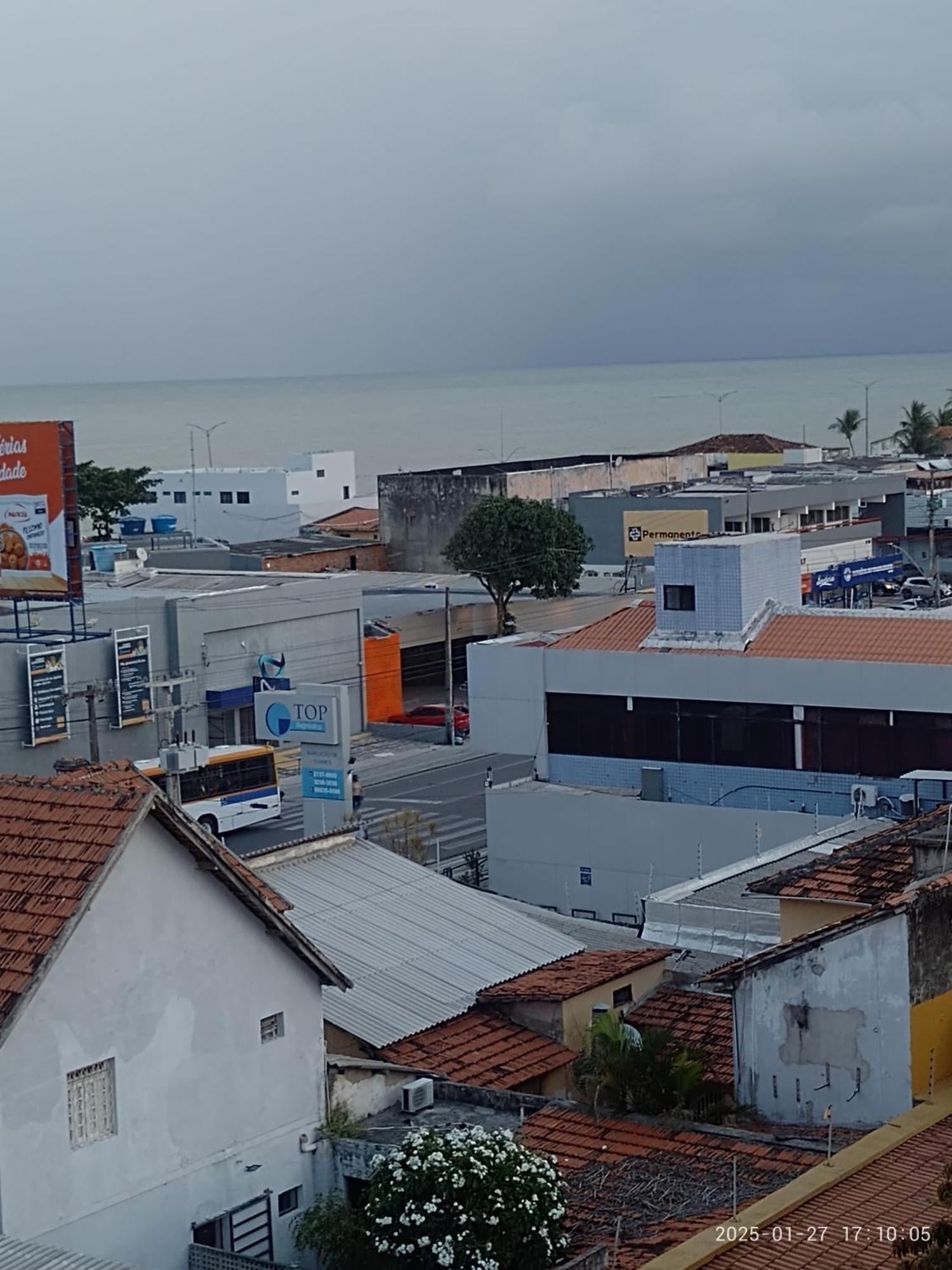 Alugo Do Que Moro Ate 3pessoas Camasolteircomadicional Sofacama Estante Ventilador Vista O Mar E Farol De Homestay